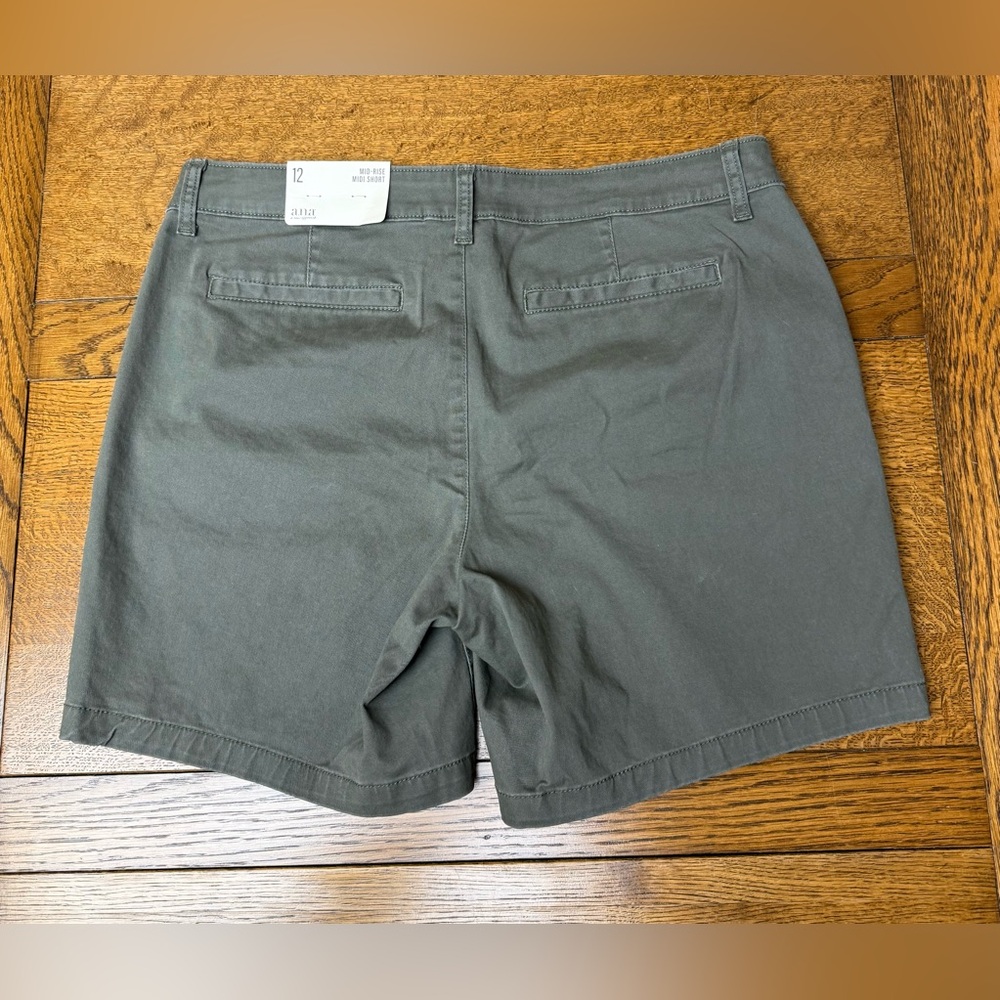NWT a.n.a Mid-Rise MIDI Short Size 12 - Picture 2 of 4